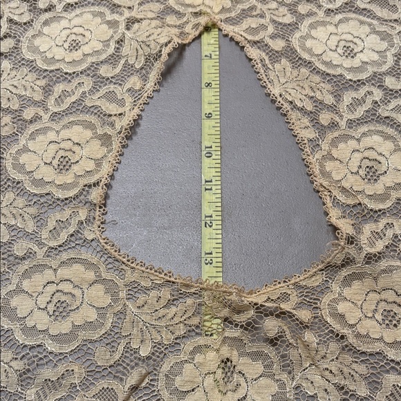 Vintage Cream Lace Floral , not sure what this is except it’s old! - Picture 5 of 5